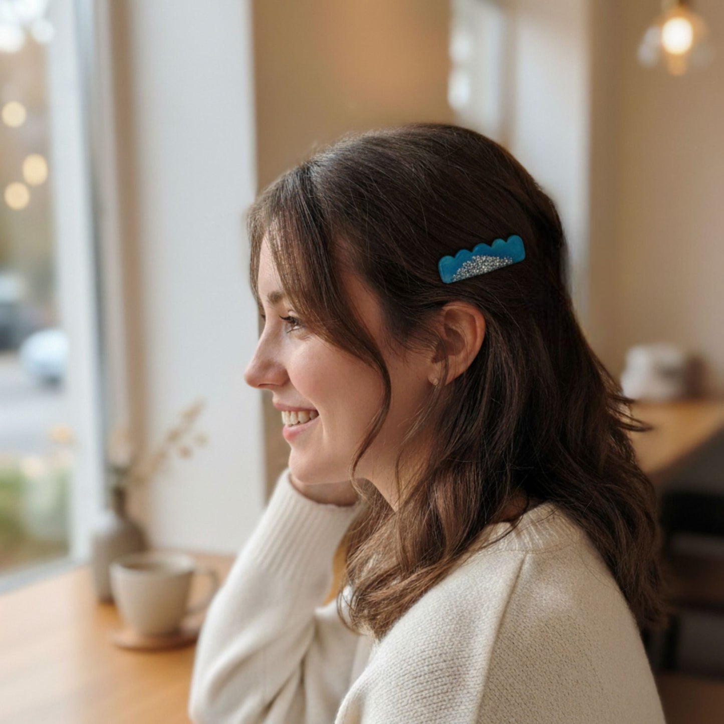 Barrette cheveux résine festonnée bleu turquoise pailleté holographique - Accessoire océan 6cm - Bijou artisanal unique fait main