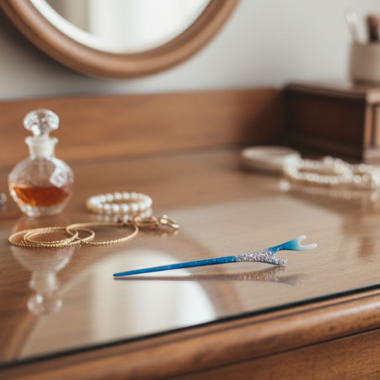 Bâton cheveux résine bleu pailleté galaxie fourche - Pic coiffure 17cm cosmique - Accessoire artisanal unique fait main