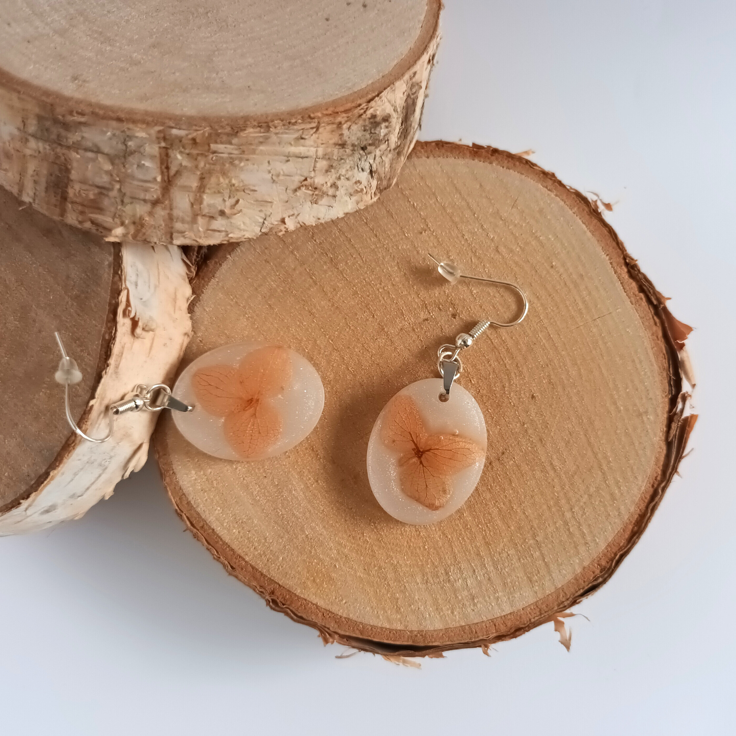 Boucles d'oreilles résine fleur séchée blanc transparent - Rondes botaniques ultra-légères - Bijou artisanal unique fait main