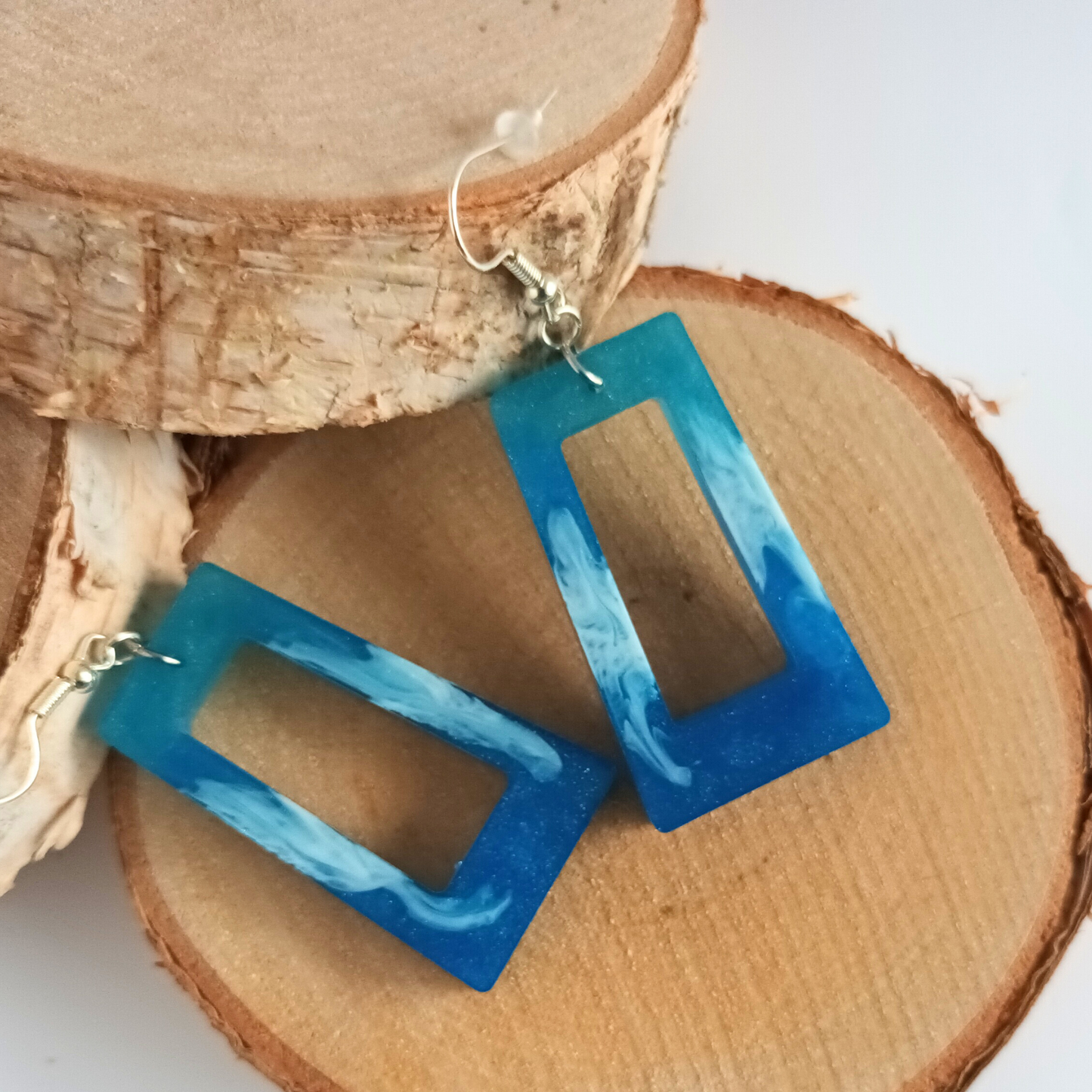 Boucles d'oreilles résine bleu turquoise blanc marbré - Rectangles effet océan ultra-légers - Bijou artisanal unique fait main