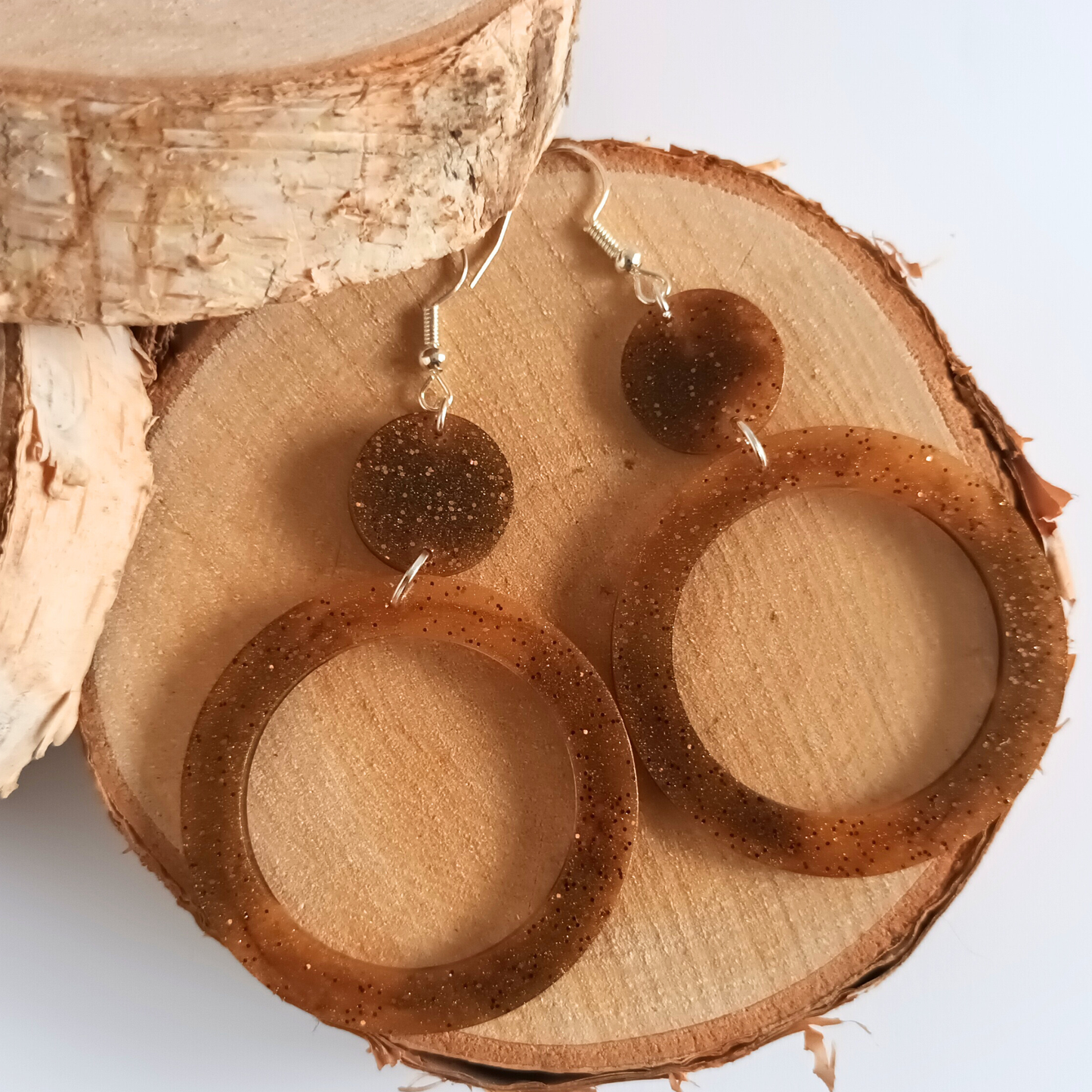 Boucles d'oreilles résine dorée pailletée - Bijou artisanal fait main