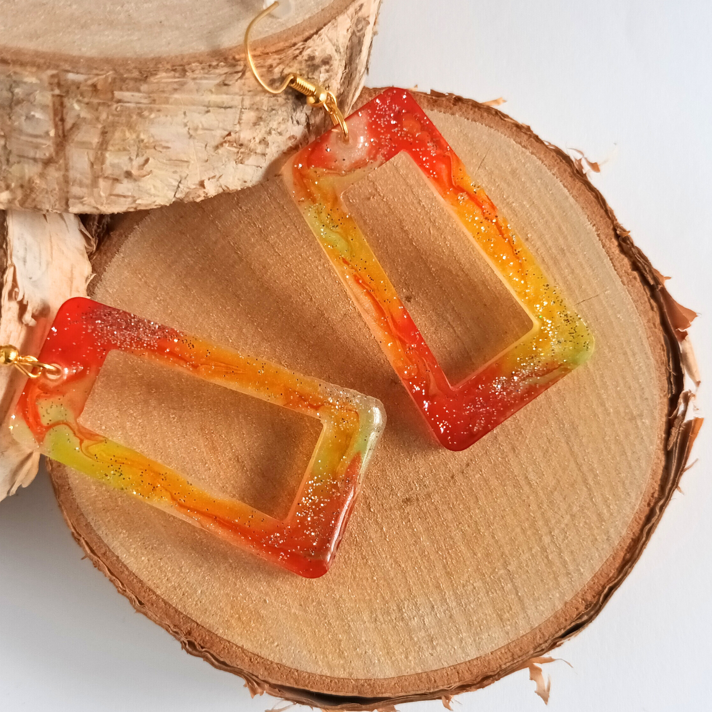 Boucles d'oreilles résine orange jaune pailleté - Rectangles dégradé sunset ultra-légers - Bijou artisanal unique fait main