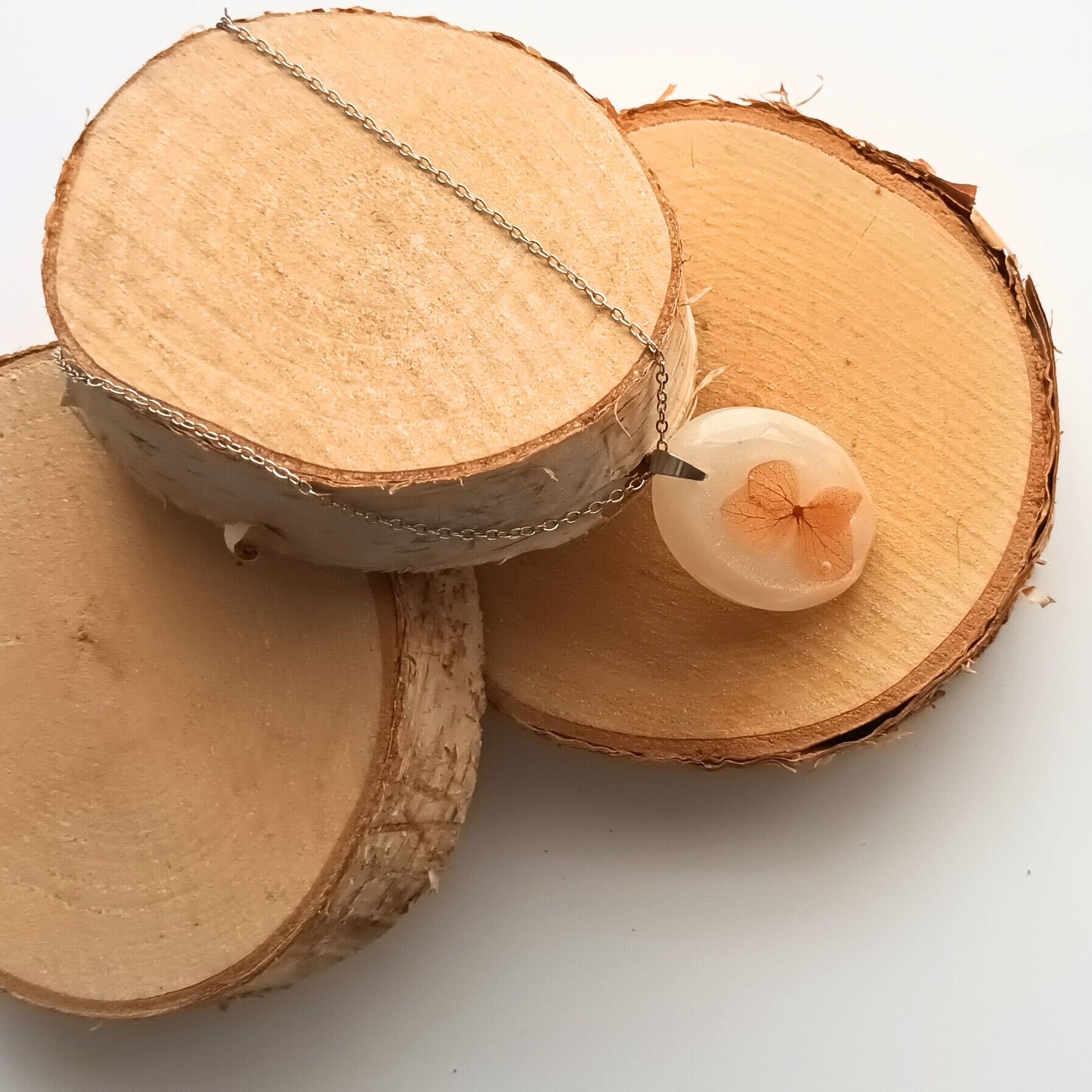 Collier pendentif résine fleur séchée nacré - Ovale mica nacré botanique - Bijou artisanal unique fait main