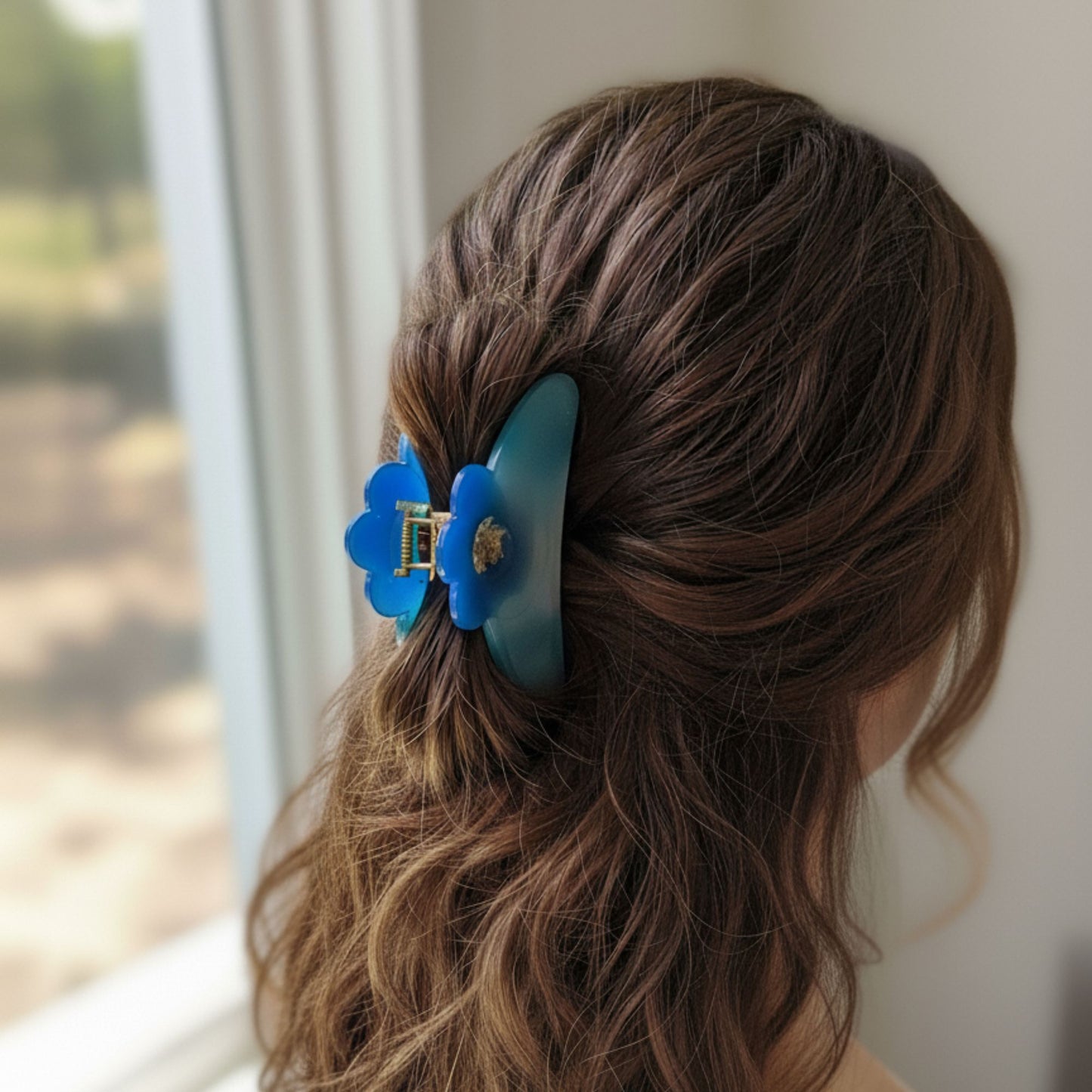 Pince Griffe Fleur en Résine Bleu Océan et Or Scintillant