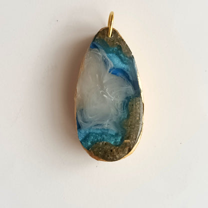 Pendentif Résine Multicouche "Lagon Doré" - Collier Sable & Écume - Bijou Artisanal 3D