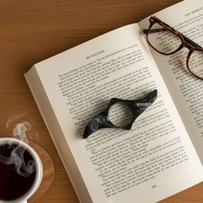 Bague de Lecture Ergonomique en Résine Marbrée Noire et Blanche