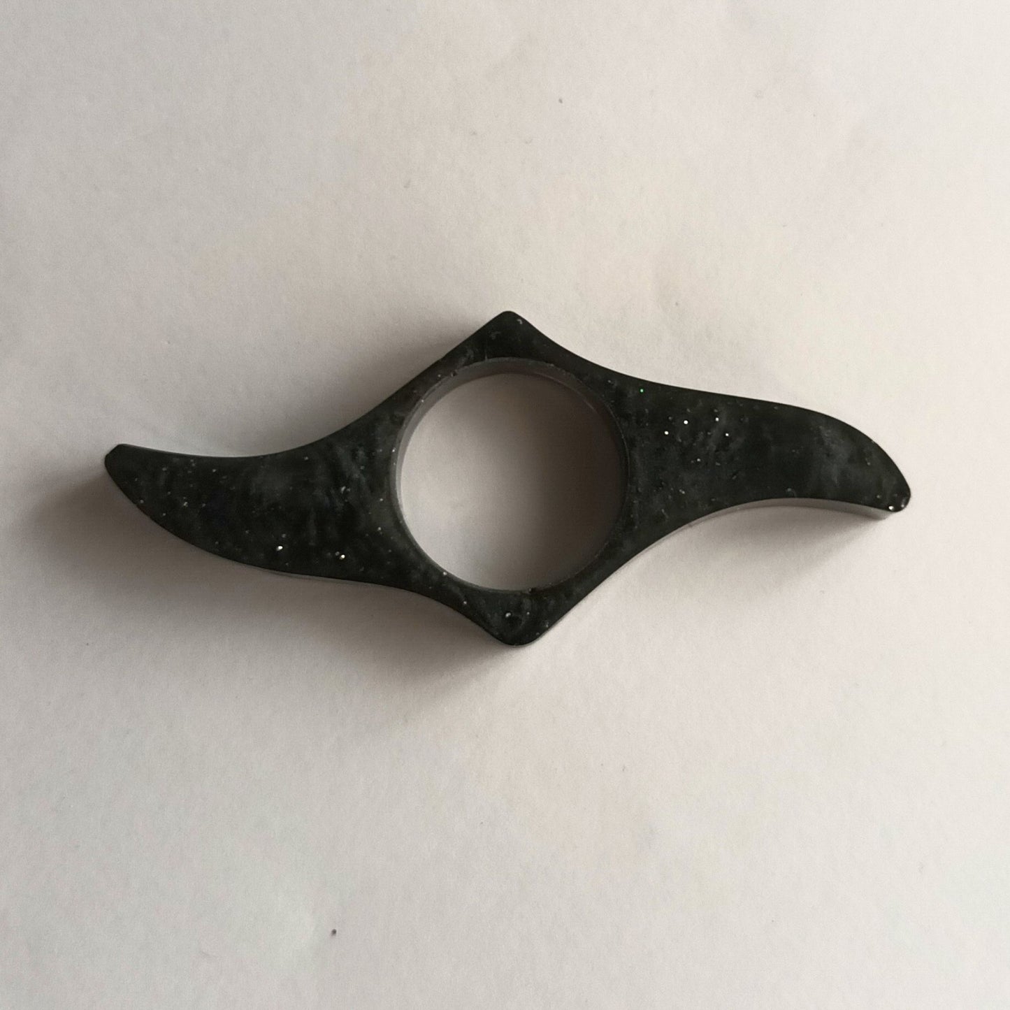 Bague de Lecture Ergonomique en Résine Marbrée Noire et Blanche