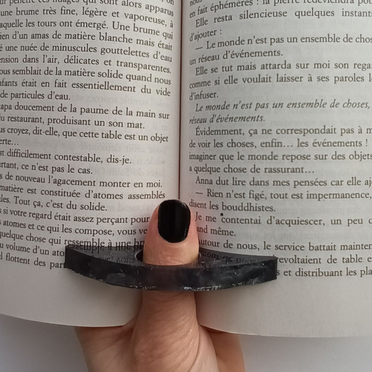 Bague de Lecture Ailée Noir Marbré - Résine Artisanale Fait Main