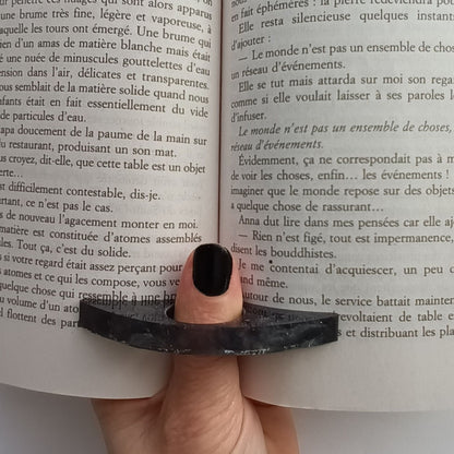 Bague de Lecture Ailée Noir Marbré - Résine Artisanale Fait Main
