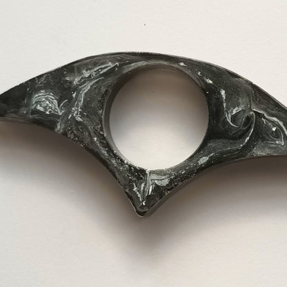 Bague de Lecture Ailée Noir Marbré - Résine Artisanale Fait Main