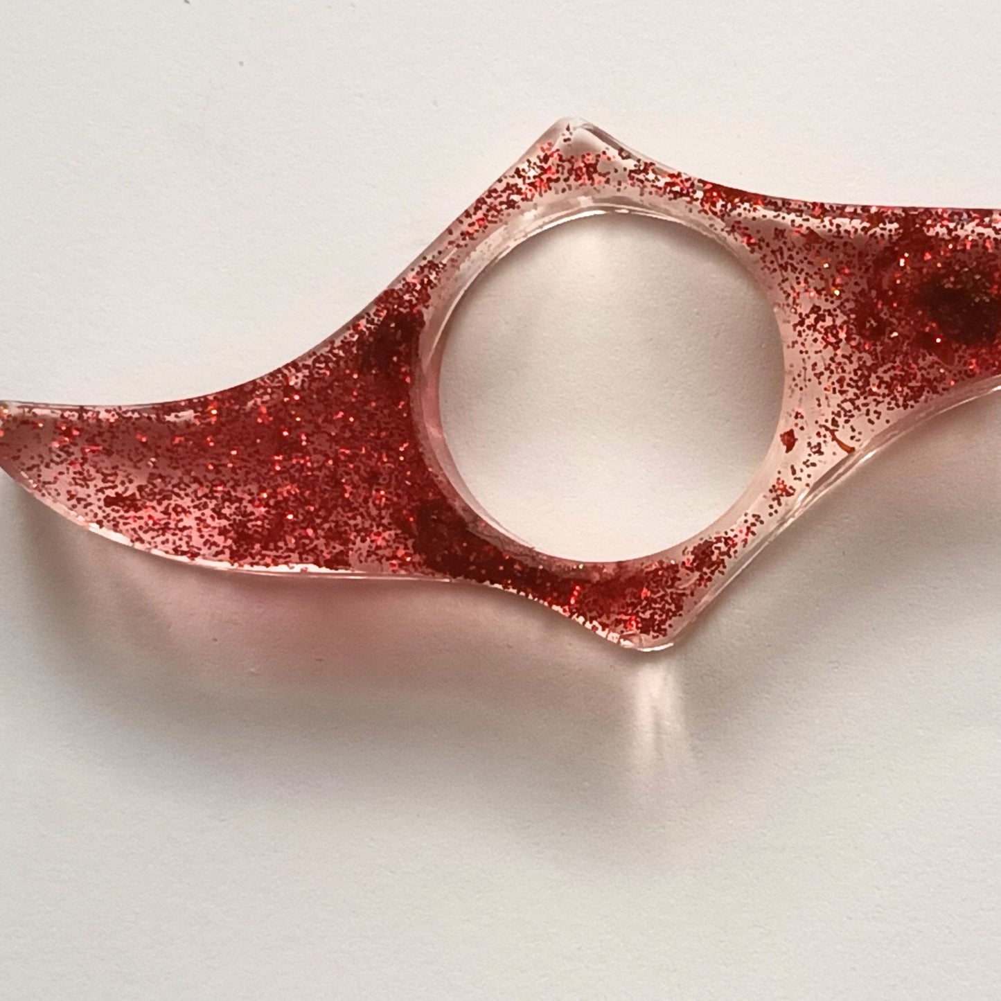 Bague de Lecture Ailée Rouge Pailleté - Résine Artisanale Fait Main