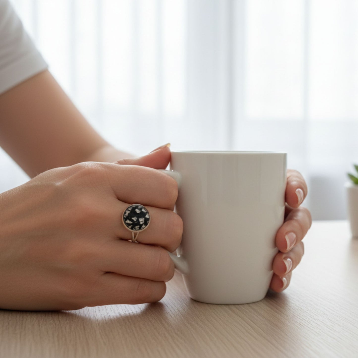 Bague Réglable Acier Inoxydable Résine Noire & Cristaux Argentés - Cabochon 1,5 cm