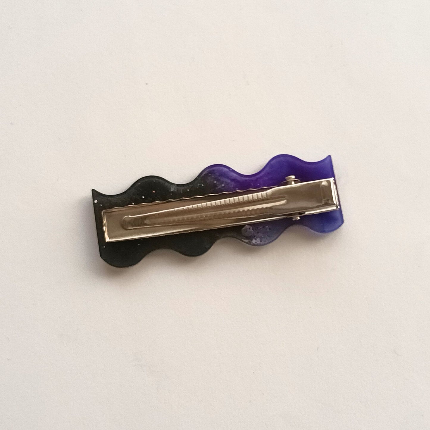 Barrette cheveux résine vagues violet noir pailleté argenté - Accessoire galaxie 6cm - Bijou artisanal unique fait main