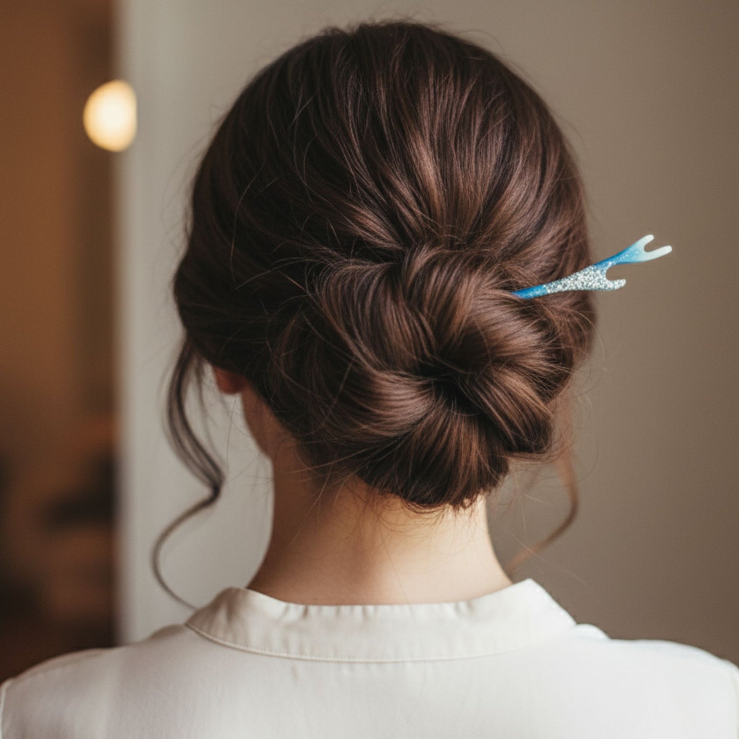 Bâton cheveux résine bleu pailleté galaxie fourche - Pic coiffure 17cm cosmique - Accessoire artisanal unique fait main