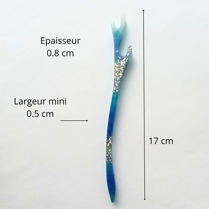 Bâton cheveux résine bleu pailleté galaxie fourche - Pic coiffure 17cm cosmique - Accessoire artisanal unique fait main