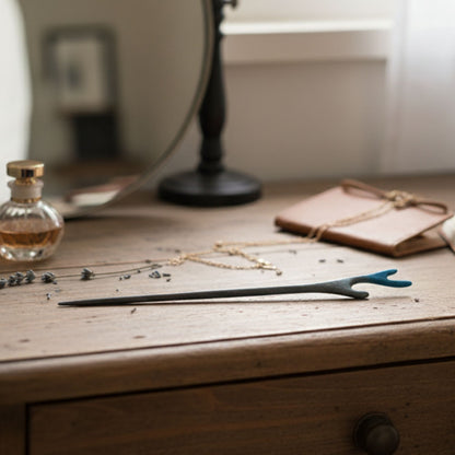 Bâton cheveux résine dégradé gris bleu fourche - Pic coiffure 17cm minimaliste - Accessoire artisanal unique fait main