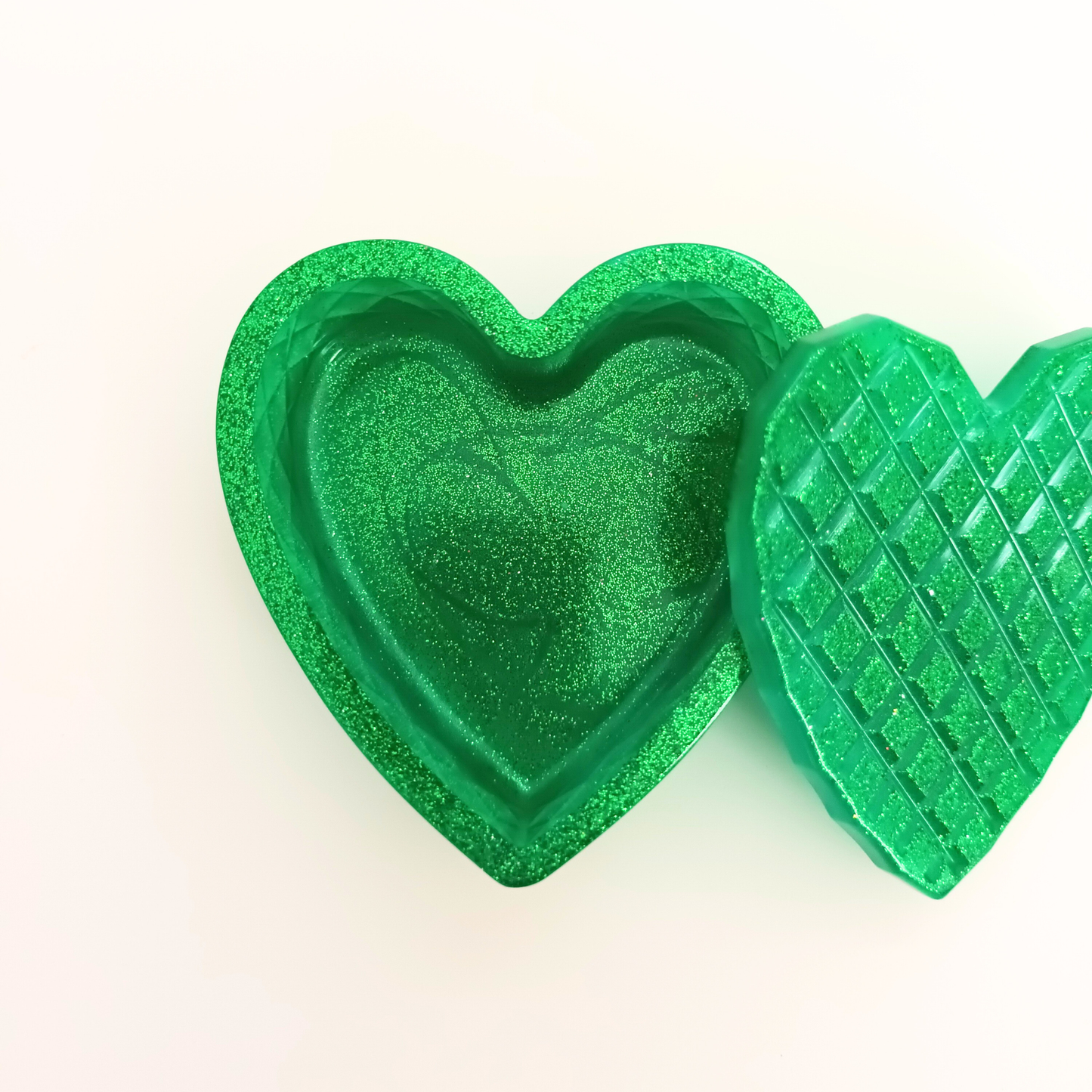 Boîte à bijoux résine émeraude pailleté - Cœur avec couvercle - Rangement artisanal unique fait main