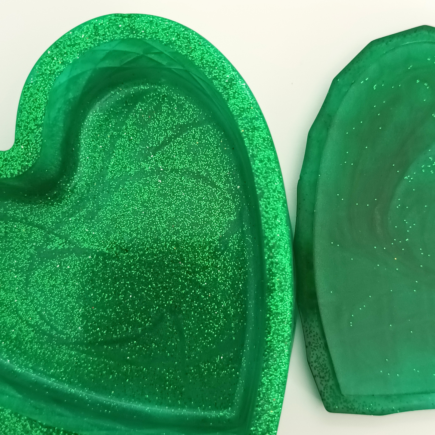 Boîte à bijoux résine émeraude pailleté - Cœur avec couvercle - Rangement artisanal unique fait main