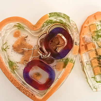 Boîte à bijoux résine orange fleurs séchées - Cœur transparent botanique avec couvercle - Rangement artisanal unique fait main