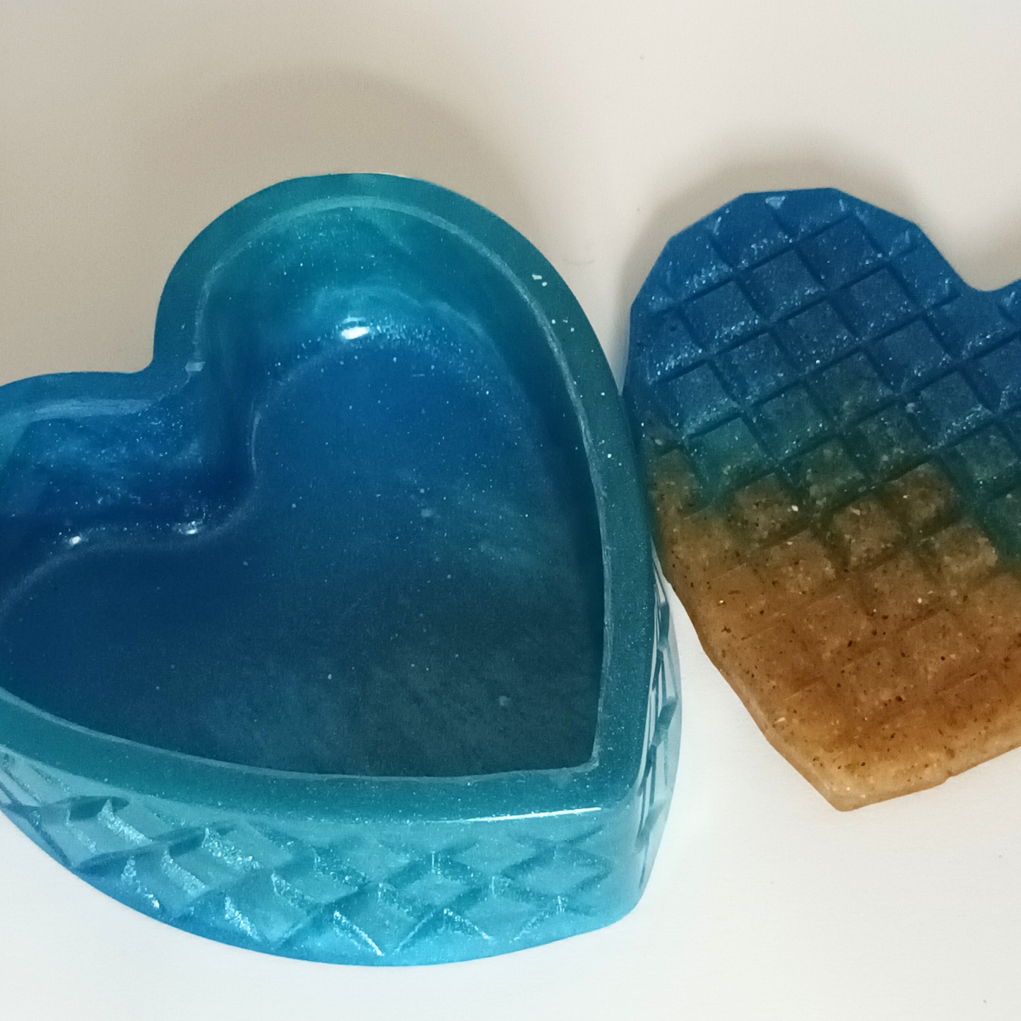 Boîte à bijoux résine océan sable pailleté - Cœur avec couvercle - Rangement artisanal unique fait main