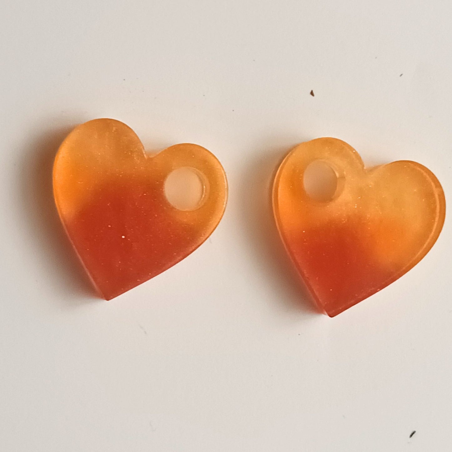 Boucles d'Oreilles Créoles Cœur Ombré en Résine - Coucher de Soleil