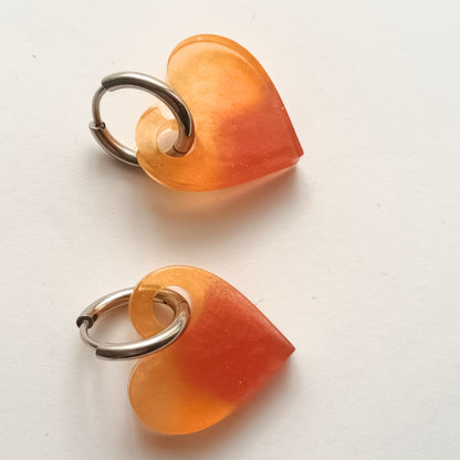 Boucles d'Oreilles Créoles Cœur Ombré en Résine - Coucher de Soleil
