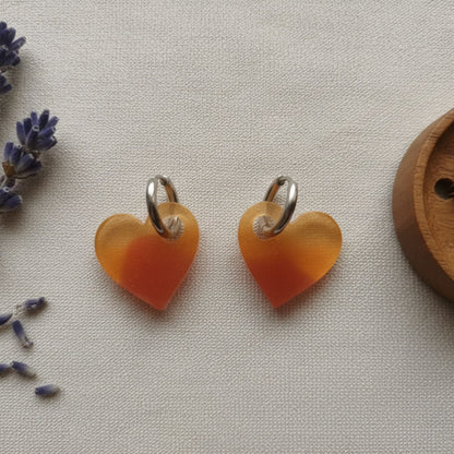 Boucles d'Oreilles Créoles Cœur Ombré en Résine - Coucher de Soleil