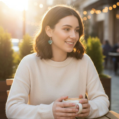 Boucles d'Oreilles Puces Cœur en Résine "Jardin d'Été" - Vert Tendre et Éclats Argentés