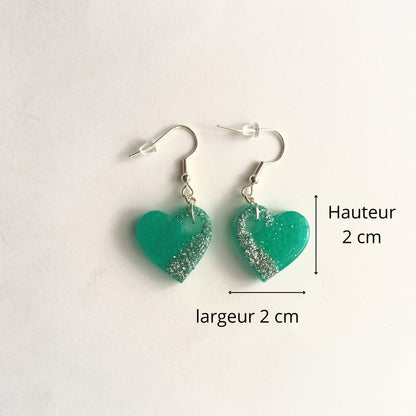 Boucles d'Oreilles Puces Cœur en Résine "Jardin d'Été" - Vert Tendre et Éclats Argentés