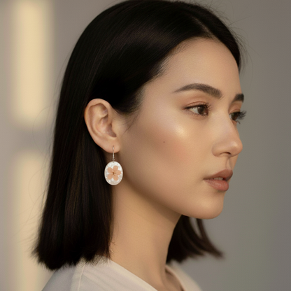 Boucles d'oreilles résine fleur séchée blanc transparent - Rondes botaniques ultra-légères - Bijou artisanal unique fait main