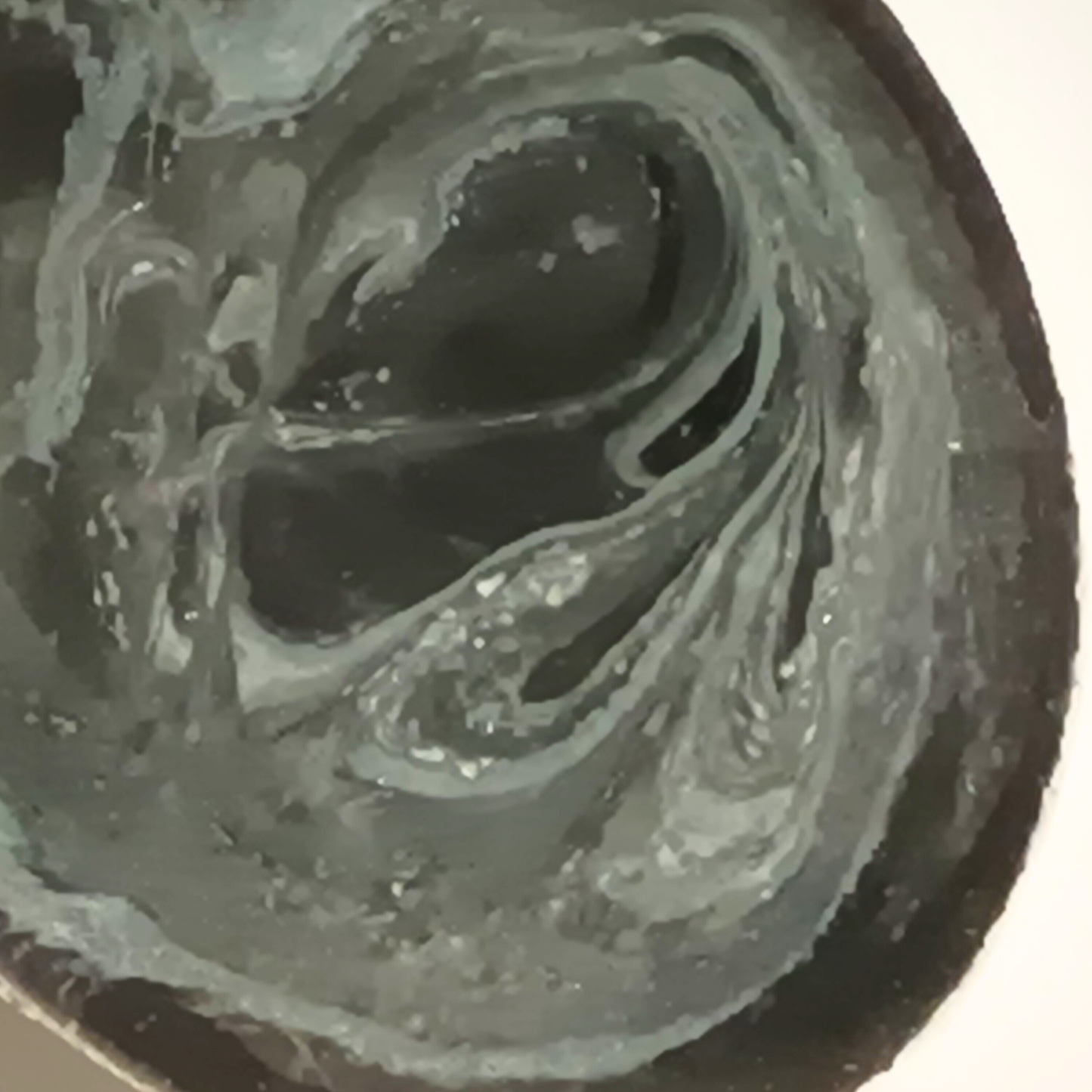 Boucles d'oreilles résine noir blanc nacré - Ovales tourbillons ultra-légères - Bijou artisanal unique fait main