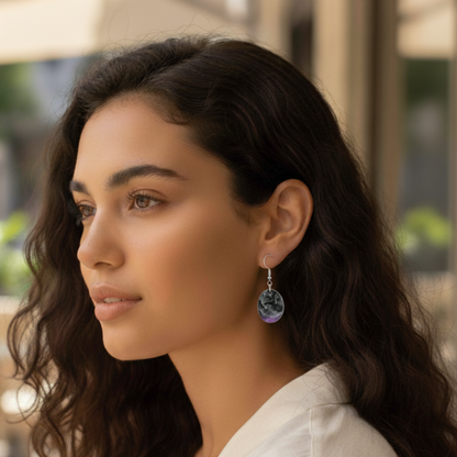 Boucles d'oreilles résine noir blanc nacré - Ovales tourbillons ultra-légères - Bijou artisanal unique fait main