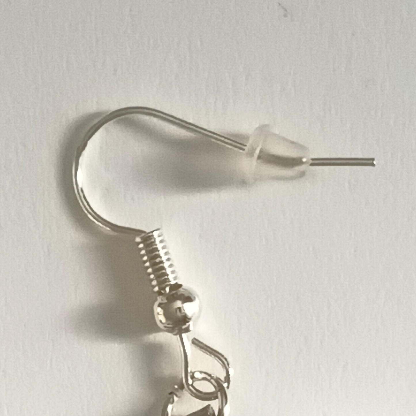 Boucles d'oreilles résine noir blanc nacré - Ovales tourbillons ultra-légères - Bijou artisanal unique fait main