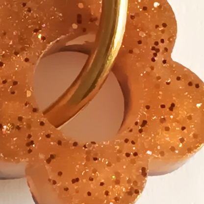 Boucles d'oreilles créoles résine orange doré pailleté