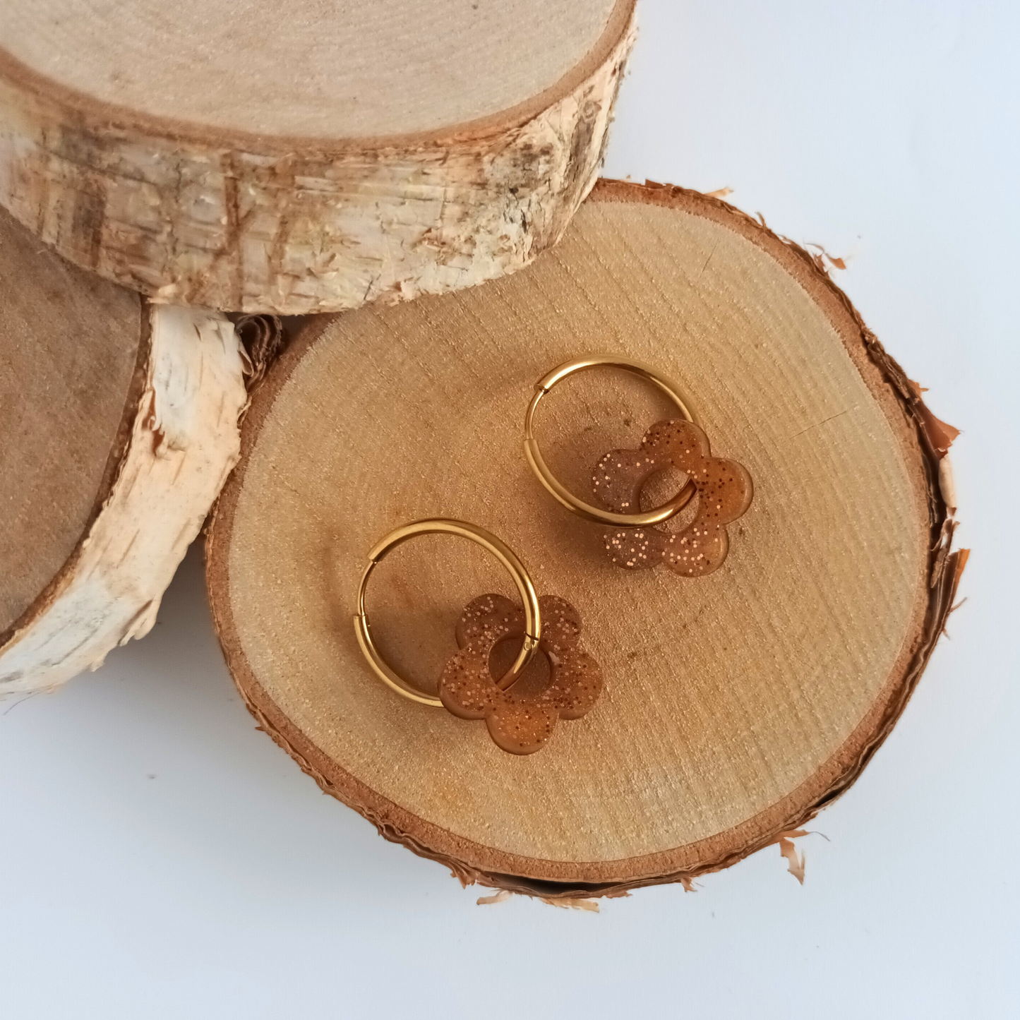 Boucles d'oreilles créoles résine orange doré pailleté