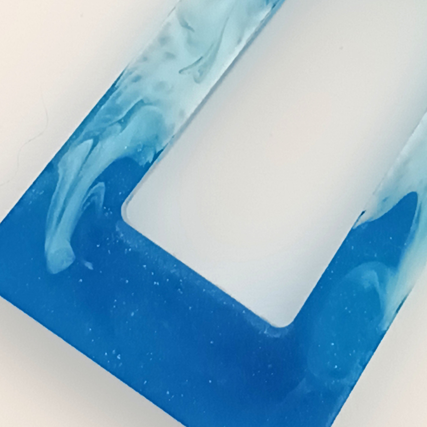 Boucles d'oreilles résine bleu turquoise blanc marbré - Rectangles effet océan ultra-légers - Bijou artisanal unique fait main