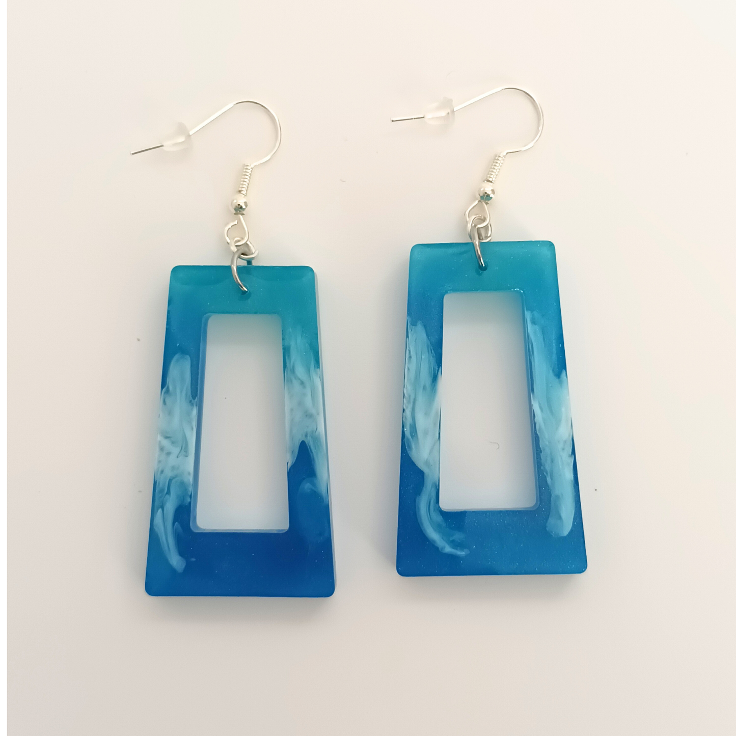 Boucles d'oreilles résine bleu turquoise blanc marbré - Rectangles effet océan ultra-légers - Bijou artisanal unique fait main