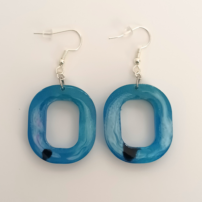 Boucles d'oreilles résine bleu turquoise marbré - Ovales arrondis effet aquarelle ultra-légers - Bijou artisanal unique fait main