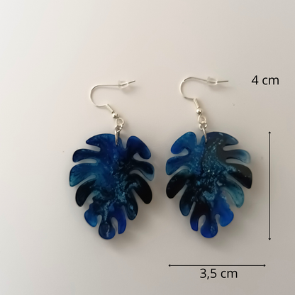 Boucles d'oreilles résine feuille monstera bleu marbré - Tropicales ultra-légères - Bijou artisanal unique fait main