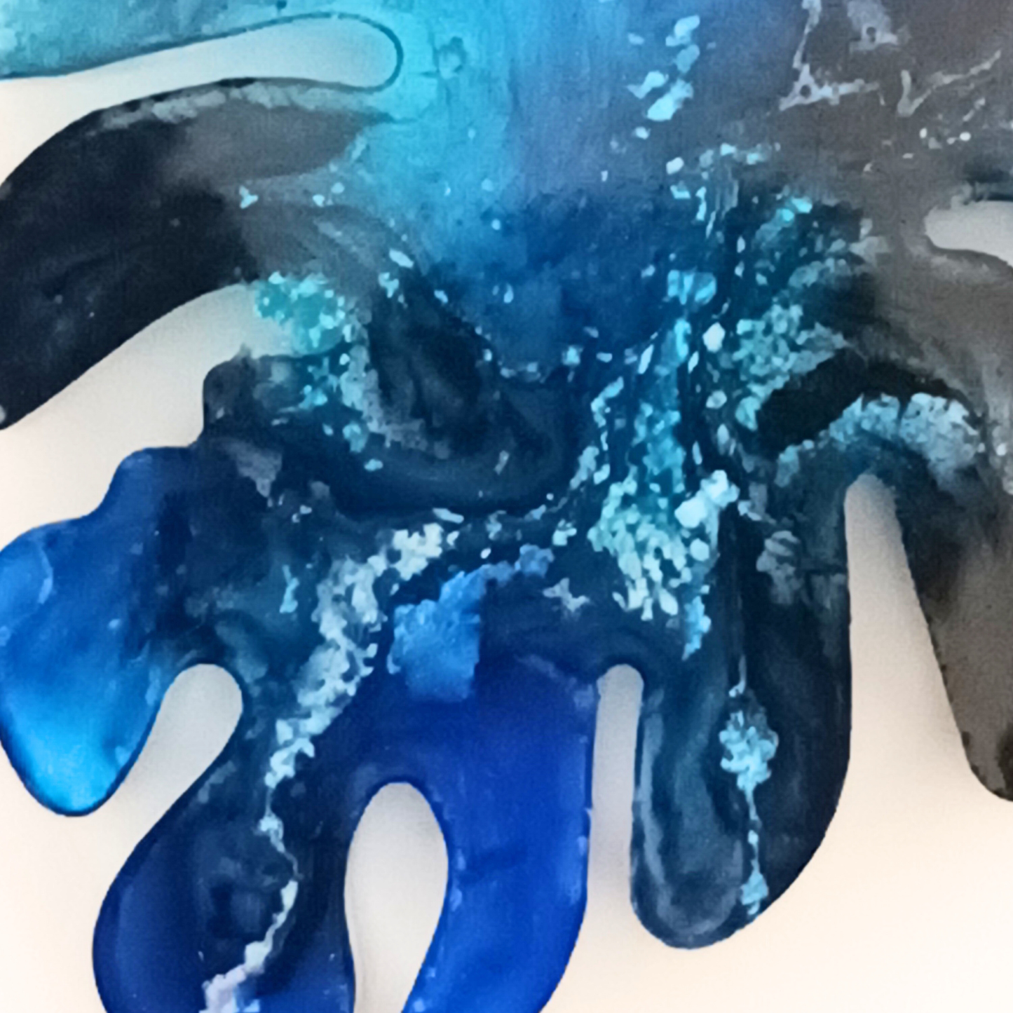 Boucles d'oreilles résine feuille monstera bleu marbré - Tropicales ultra-légères - Bijou artisanal unique fait main