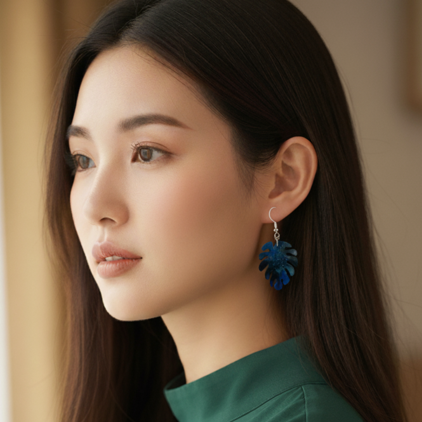 Boucles d'oreilles résine feuille monstera bleu marbré - Tropicales ultra-légères - Bijou artisanal unique fait main