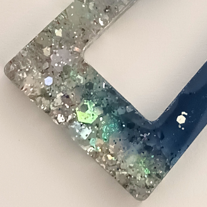 Boucles d'oreilles résine bleu nuit pailleté argenté - Rectangles cadre ultra-légers - Bijou artisanal unique fait main