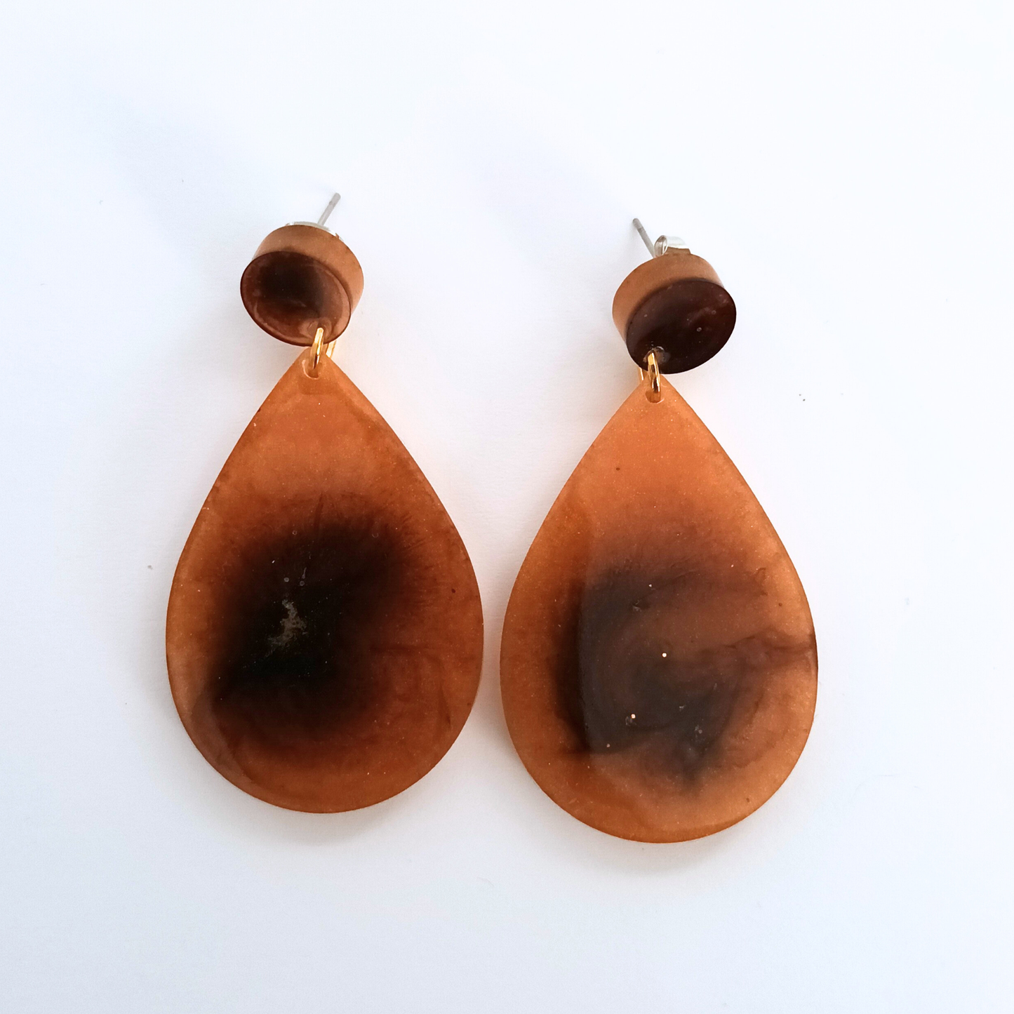 Boucles d'oreilles résine dorée pailletée gouttes fait main