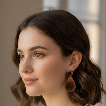 Boucles d'oreilles résine dorée pailletée gouttes fait main