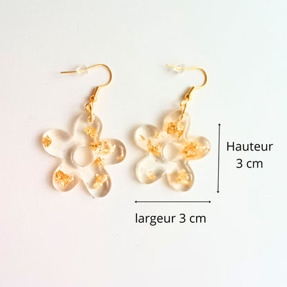 Boucles d'Oreilles Fleur 5 Pétales Résine Transparente & Feuilles dorées