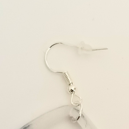 Boucles d'oreilles résine marbrée violet blanc argenté - Gouttes ultra-légères effet nuage - Bijou artisanal unique fait main