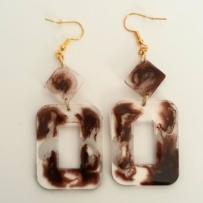 Boucles d'oreilles résine marron blanc transparent - Rectangles double niveau effet marbre ultra-légers - Bijou artisanal unique fait main