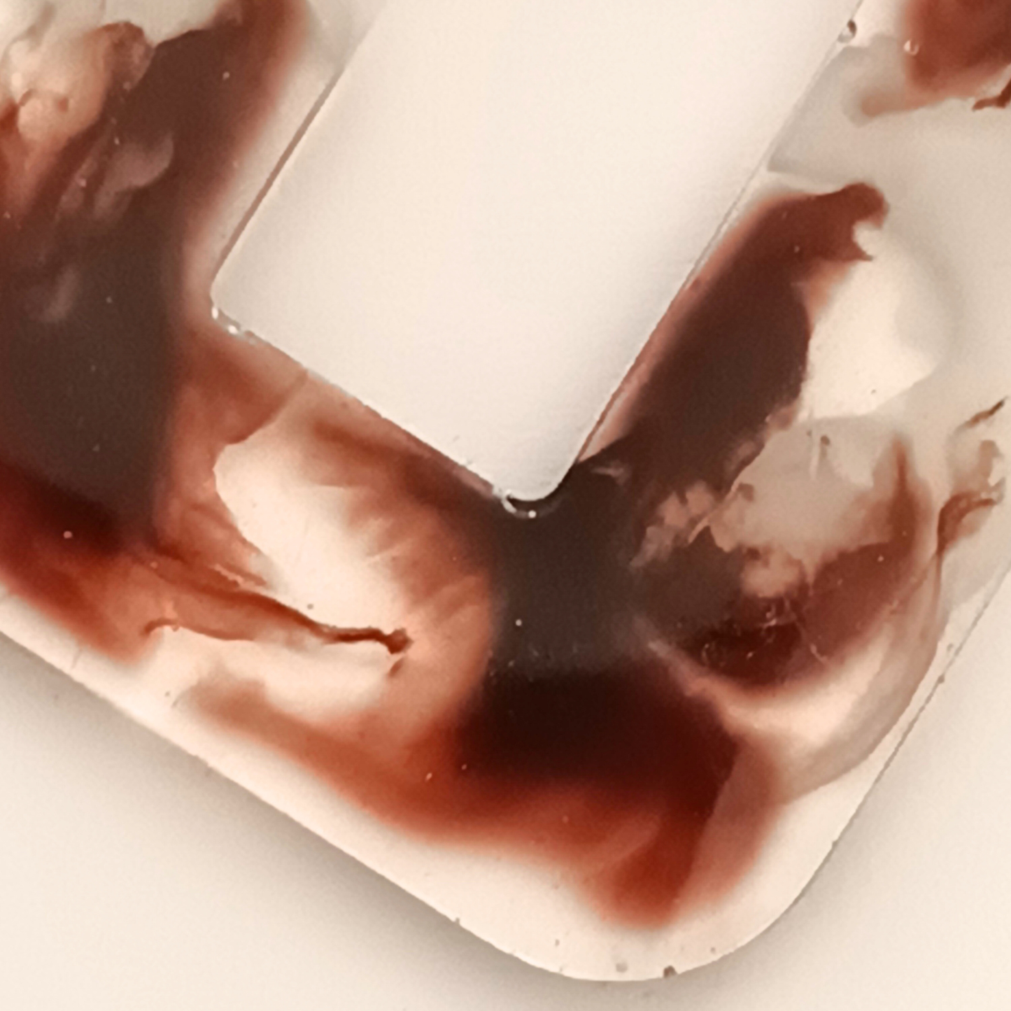 Boucles d'oreilles résine marron blanc transparent - Rectangles double niveau effet marbre ultra-légers - Bijou artisanal unique fait main