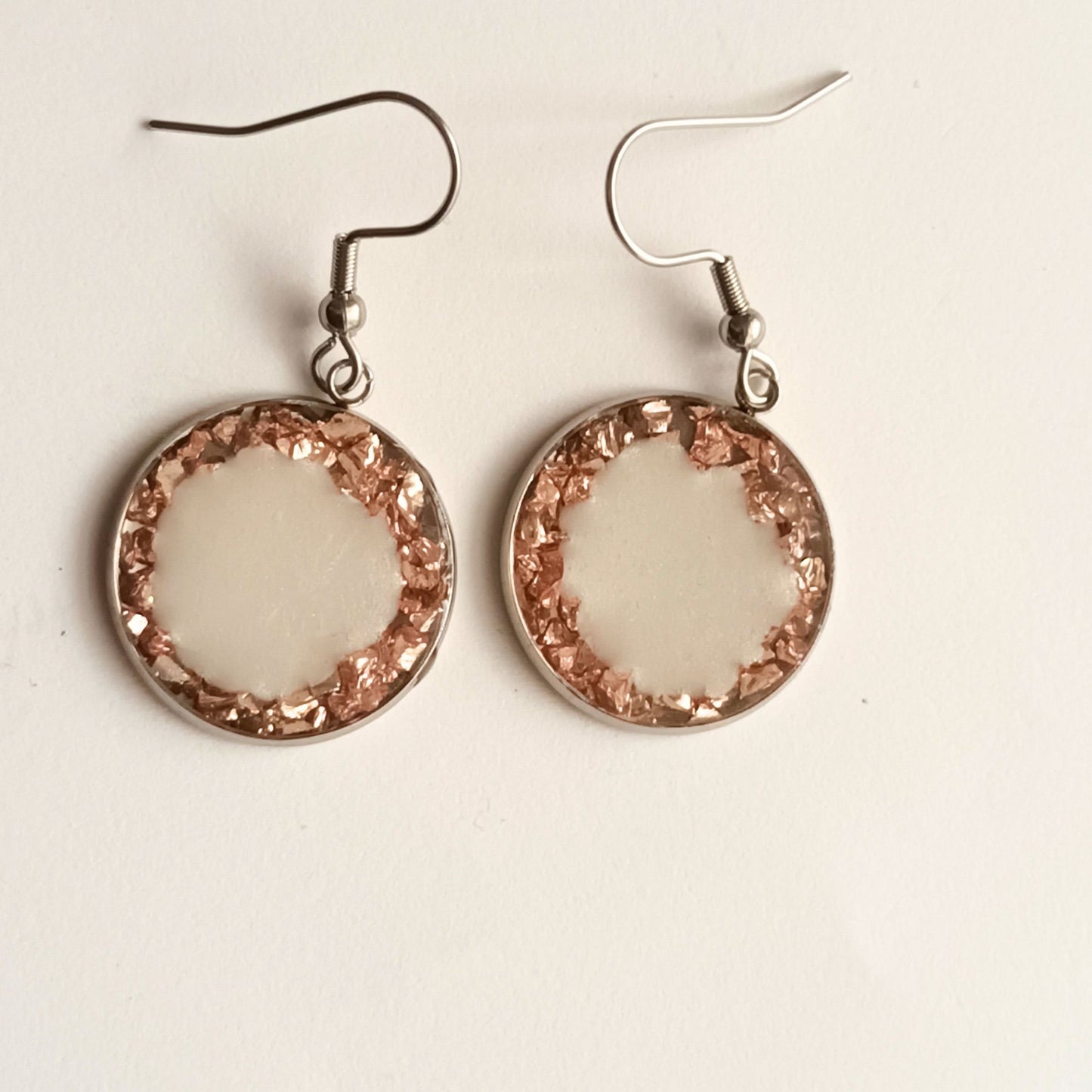 Boucles d'Oreilles Pendantes Résine nacrée & Cristaux rose gold 2 cm