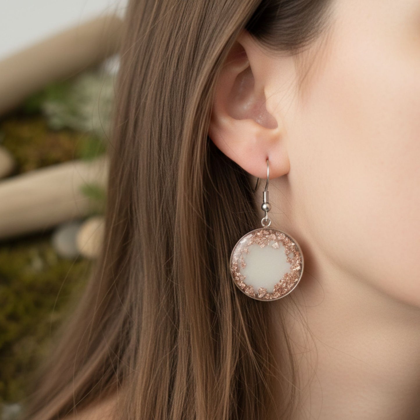 Boucles d'Oreilles Pendantes Résine nacrée & Cristaux rose gold 2 cm